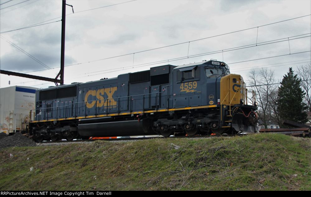 CSX 4559 leads Q404